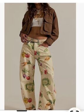 Y2K Boyfriend Baggy Barrel Jeans  Colorful Vegetable Print. Size Large. Soft